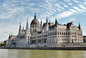 Budapest - das Parlament an der Donau